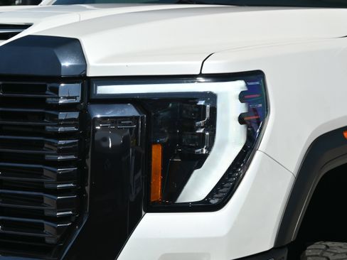 Used 2024 GMC Sierra 2500 Denali Ultimate AWD/4WD image 6