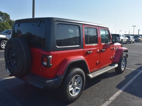 Used 2021 Jeep Wrangler Unlimited Sahara AWD/4WD image 5