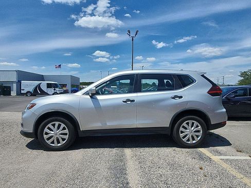 Used 2020 Nissan Rogue S AWD/4WD image 2
