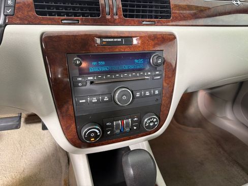 Used 2011 Chevrolet Impala LT w/ Luxury Edition Package FWD image 16