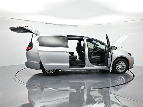 New 2026 Chrysler Pacifica Select image 29