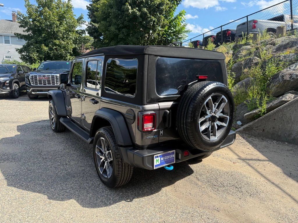Used 2024 Jeep Wrangler Unlimited w/ Convenience Group AWD/4WD image 4