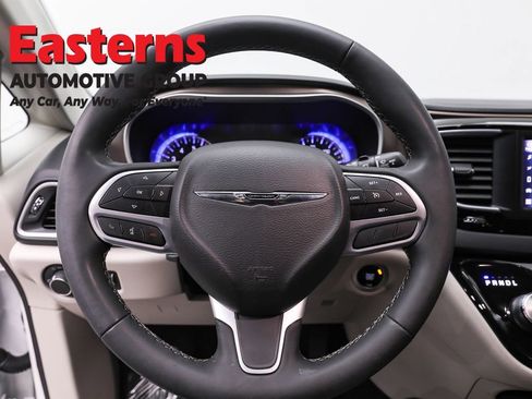 Used 2023 Chrysler Voyager LX image 10