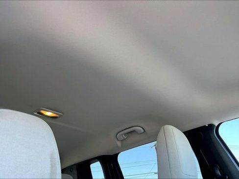 Used 2018 Jeep Renegade Latitude w/ Trailer Tow Group AWD/4WD image 17