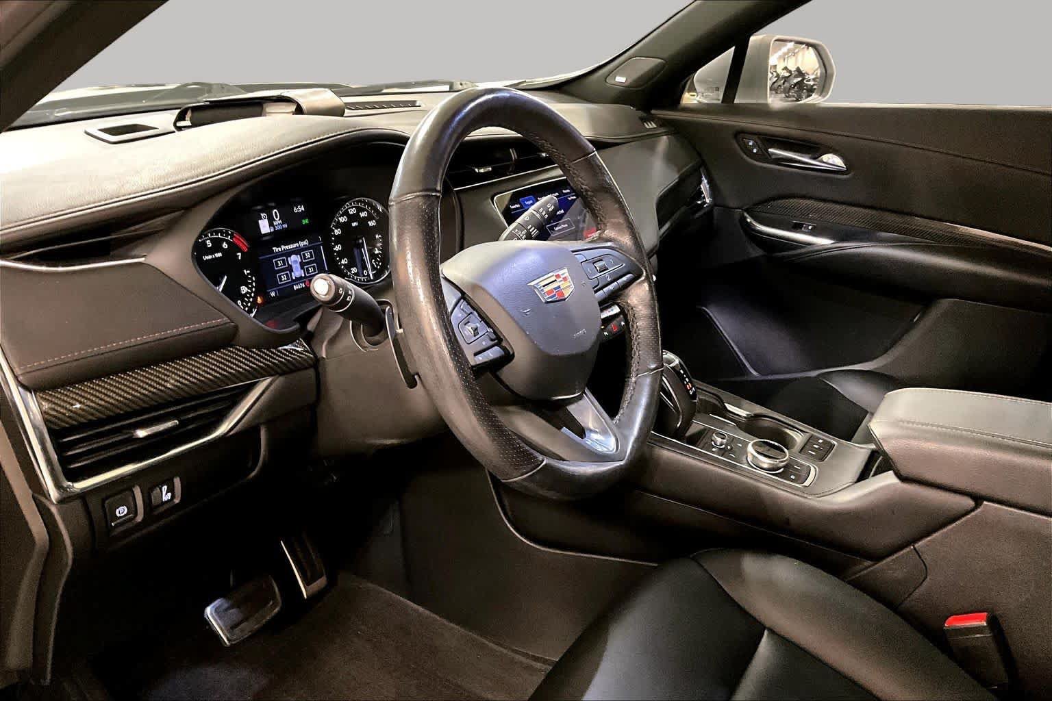 Used 2019 Cadillac XT4 Sport w/ Cold Weather Package FWD image 18