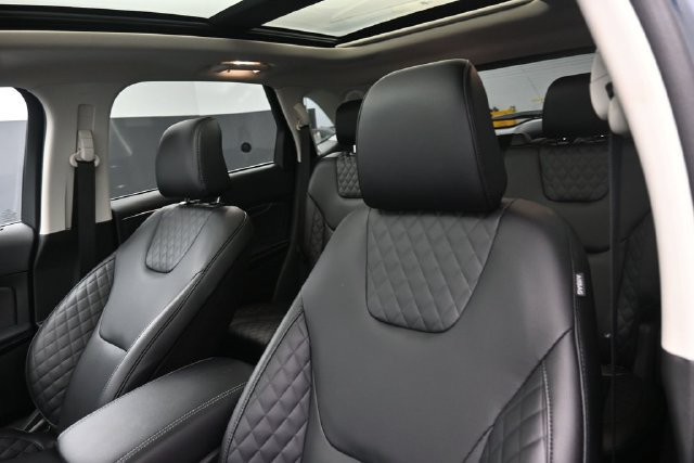 Certified 2024 Ford Edge Titanium w/ Equipment Group 301A AWD/4WD image 11