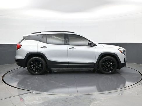 Used 2021 GMC Terrain SLE w/ Driver Convenience Package FWD image 4