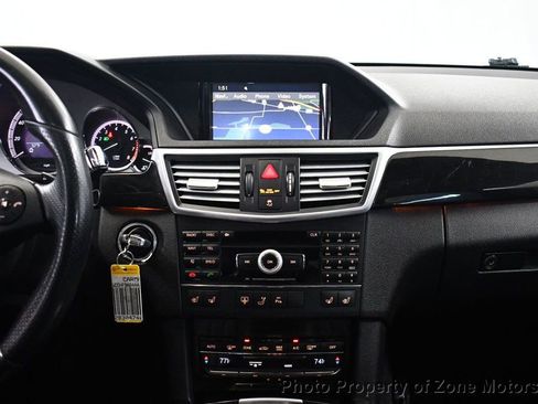 Used 2010 Mercedes-Benz E 550 4MATIC Sedan image 23