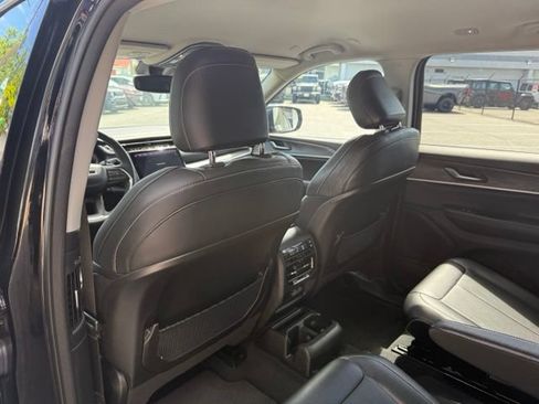 Used 2023 Jeep Grand Cherokee L Limited AWD/4WD image 26