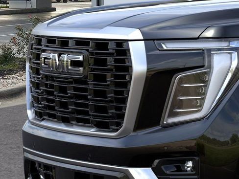 New 2026 GMC Yukon Denali w/ Denali Reserve Package AWD/4WD image 13