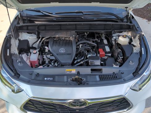 Used 2023 Toyota Highlander Limited FWD image 35