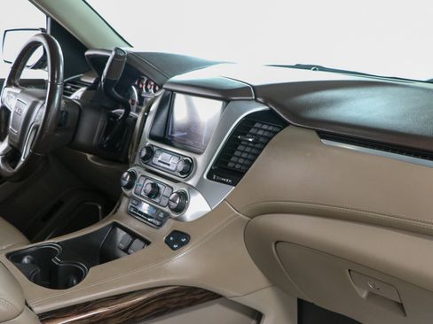 Used 2020 GMC Yukon SLT w/ Premium Edition RWD image 31