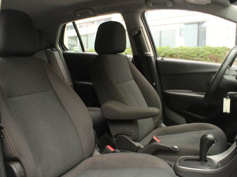 Used 2017 Chevrolet Trax LS AWD/4WD image 26