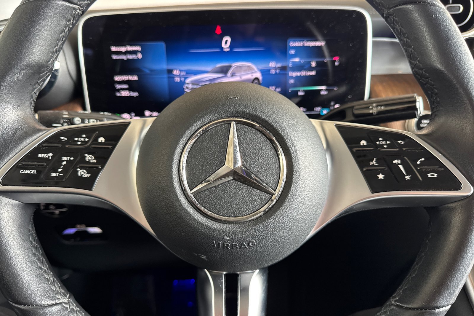 Used 2025 Mercedes-Benz GLC 350e 4MATIC image 30