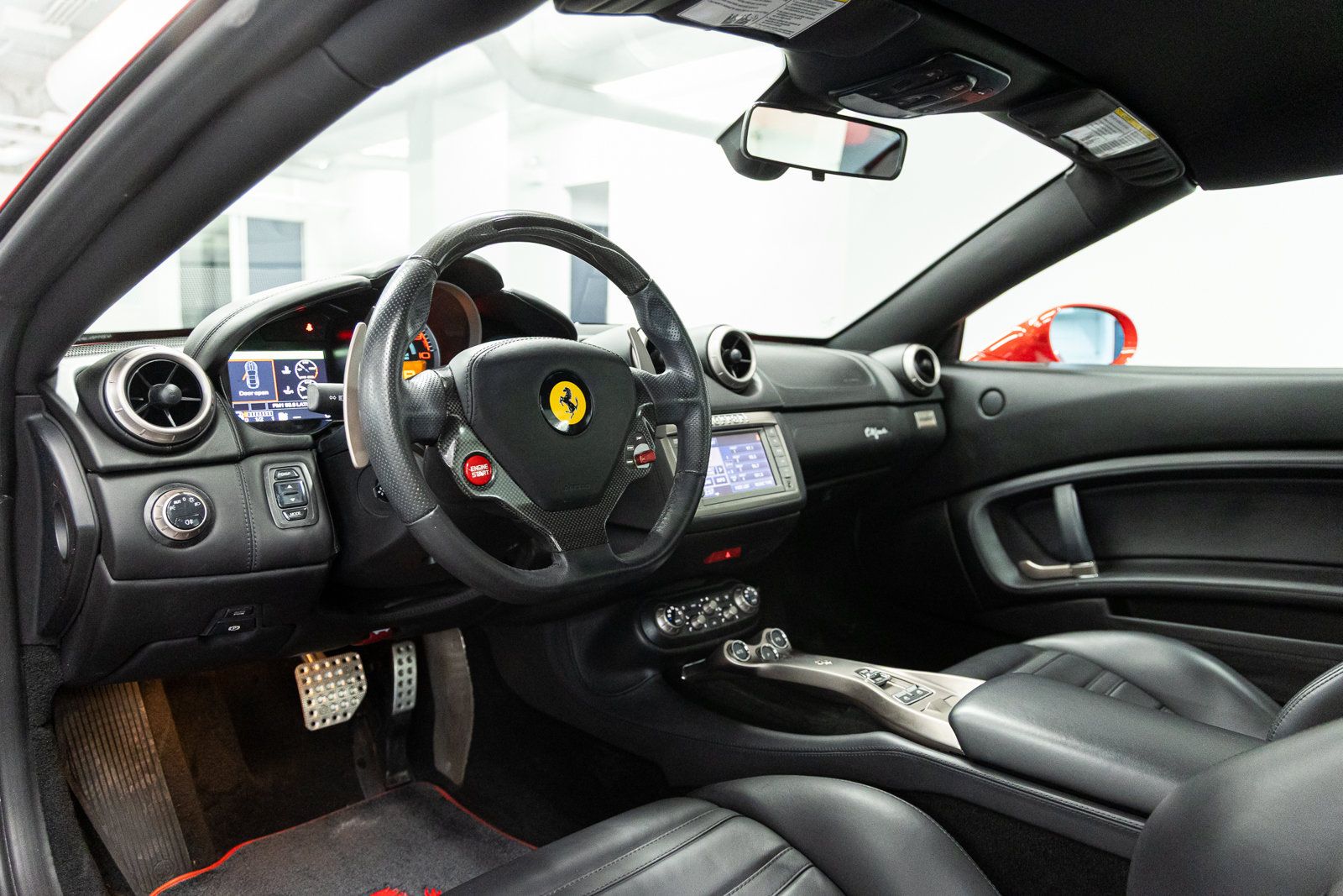 Used 2011 Ferrari California RWD image 31
