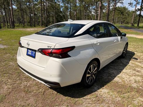 Used 2024 Nissan Versa SV FWD image 5