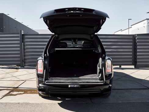 Used 2019 Rolls-Royce Cullinan image 16