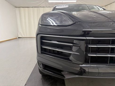 Certified 2024 Porsche Cayenne AWD/4WD image 15