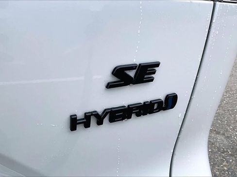 Certified 2024 Toyota Corolla Cross SE image 9