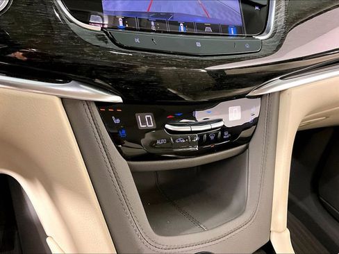 Certified 2021 Cadillac XT6 Premium Luxury FWD image 14