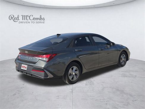 Used 2024 Hyundai Elantra SE FWD image 7