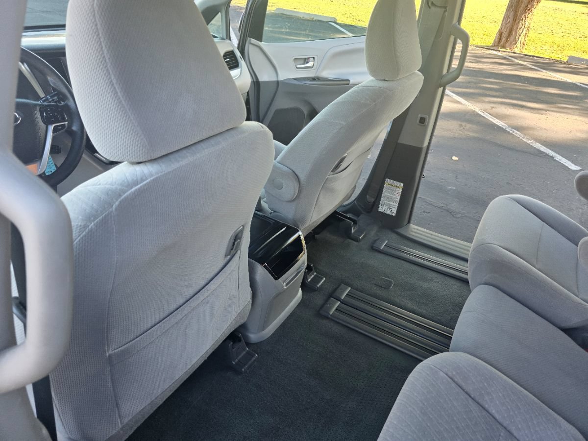 Used 2017 Toyota Sienna LE FWD image 20