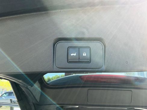 Used 2025 Nissan Rogue SL image 26