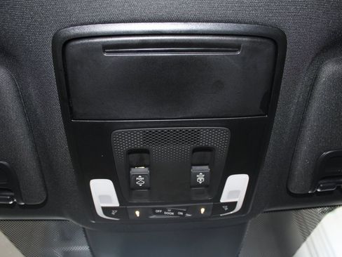 Used 2025 Honda Pilot TrailSport image 39