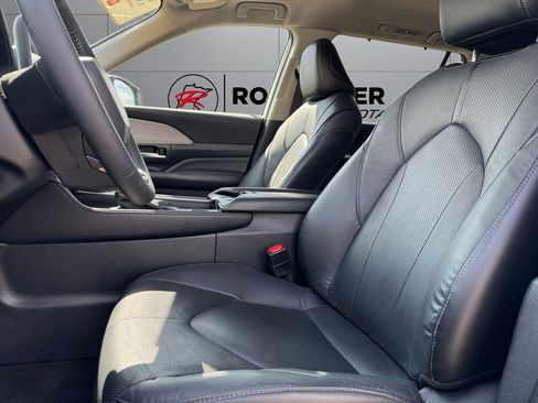 Certified 2024 Toyota Grand Highlander AWD image 10