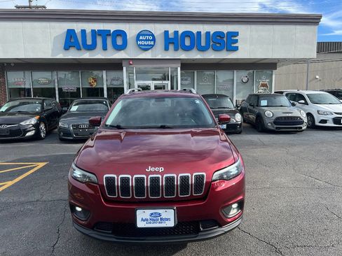 Used 2019 Jeep Cherokee Latitude Plus AWD/4WD image 2