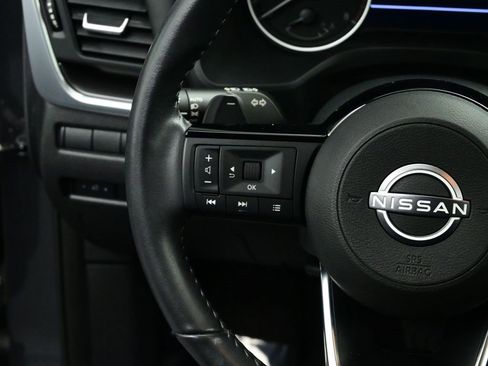 Used 2023 Nissan Rogue SV w/ SV Premium B Package image 4