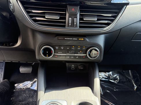 Used 2025 Ford Escape Active w/ Cold Weather Package AWD/4WD image 16