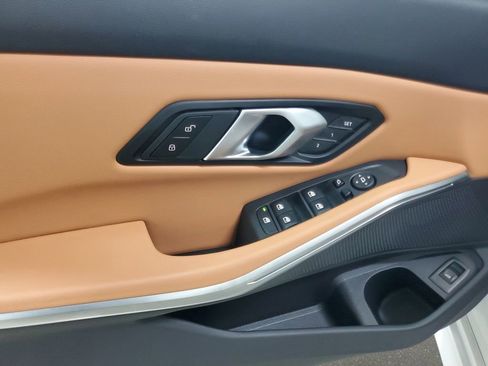 Used 2025 BMW 330i Sedan w/ Convenience Package image 16