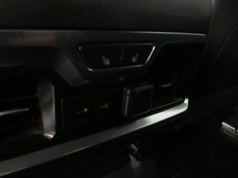 Used 2021 GMC Sierra 2500 SLT w/ SLT Preferred Package image 17