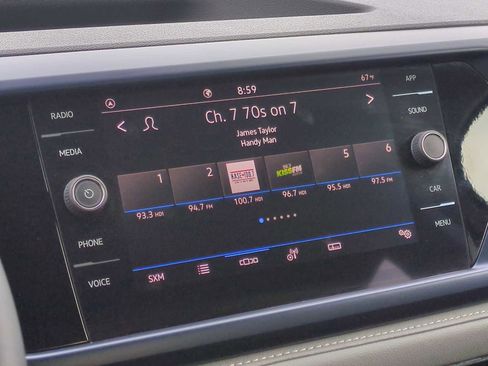 Used 2024 Volkswagen Taos SE image 13