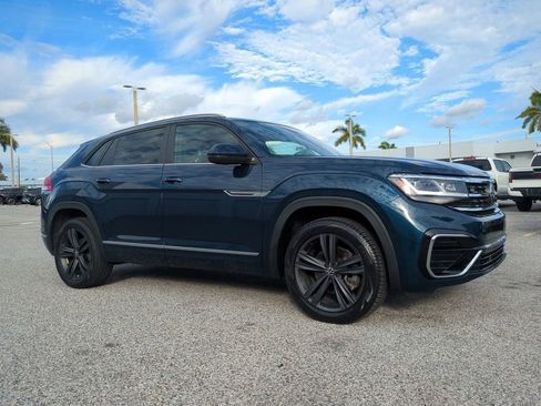 Used 2021 Volkswagen Atlas Cross Sport SE w/ Panoramic Sunroof Package image 3