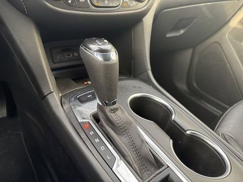 Used 2020 Chevrolet Equinox Premier image 16