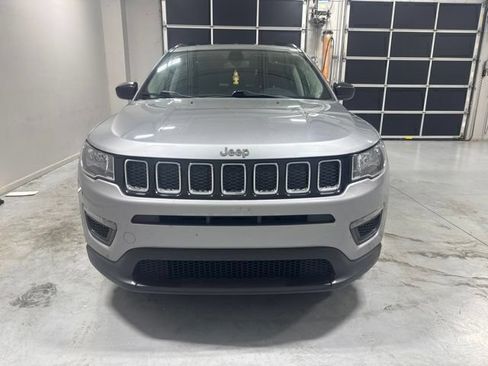 Used 2021 Jeep Compass Sport FWD image 3
