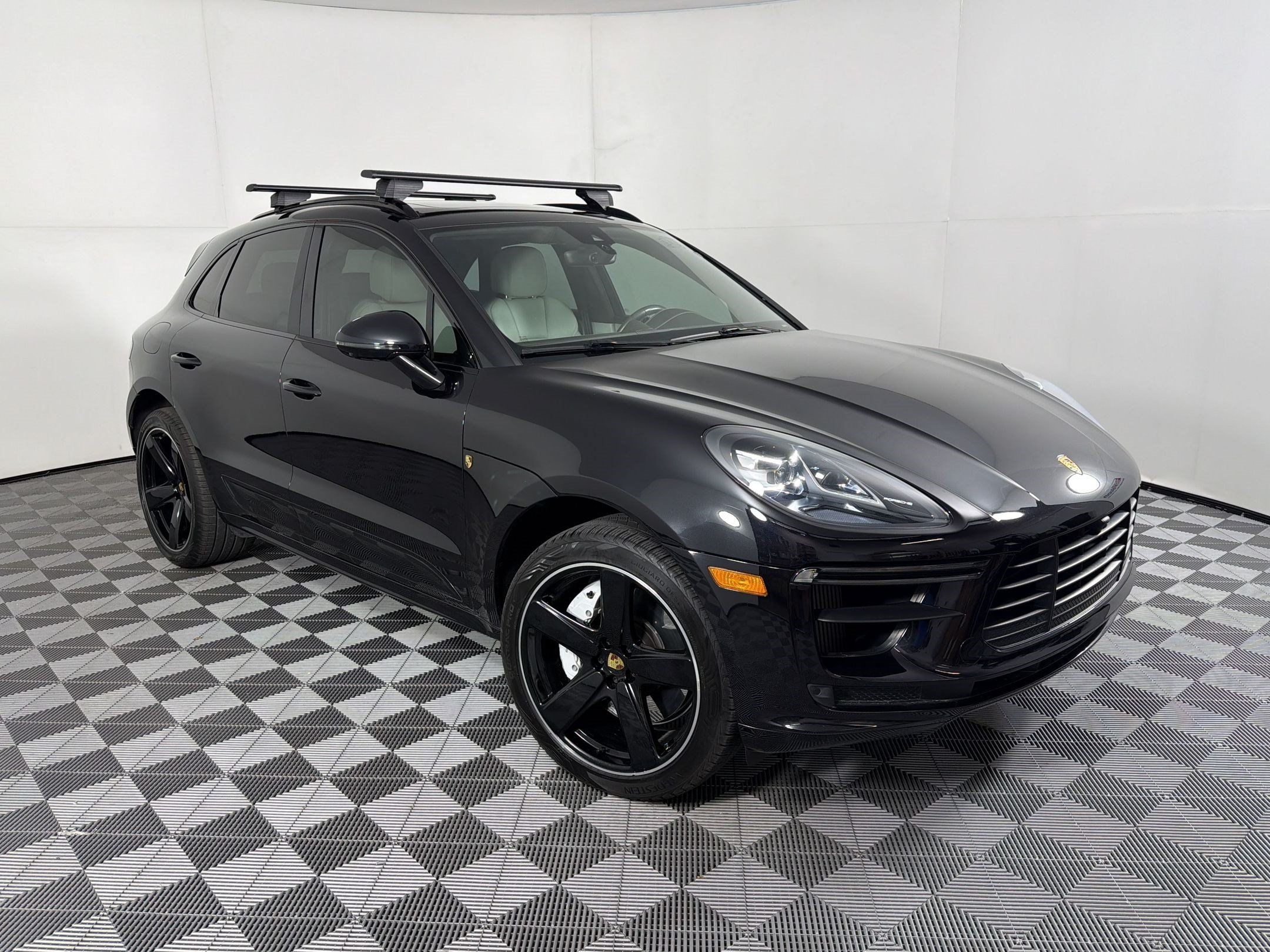 Certified 2021 Porsche Macan Turbo AWD/4WD image 7
