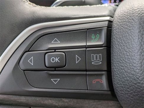 Used 2022 Jeep Grand Cherokee L Limited w/ Black Appearance Package image 21