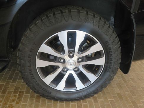 Used 2018 Toyota Sequoia Limited w/ Safety & Convenience Package AWD/4WD image 8