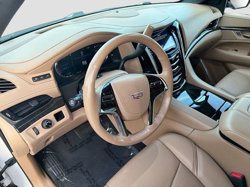 Used 2019 Cadillac Escalade Platinum image 25