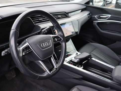 Used 2022 Audi e-tron Premium Plus w/ Premium Plus Package image 11