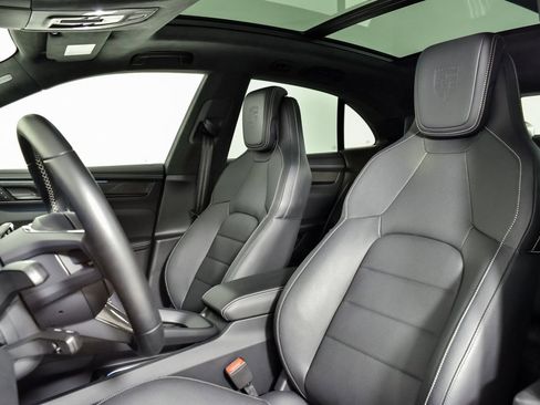 Certified 2025 Porsche Macan Turbo Electric image 5