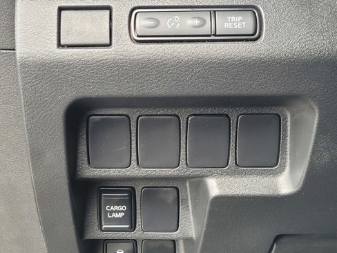 Used 2023 Nissan Frontier SV image 28