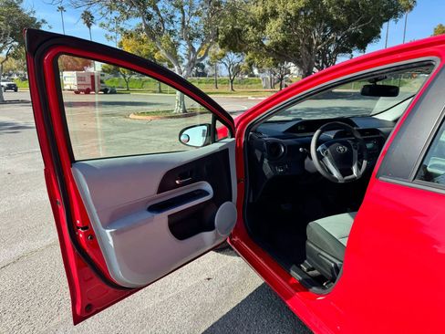 Used 2013 Toyota Prius C Two image 11