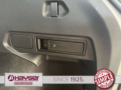 Used 2020 Volkswagen Tiguan SE R-Line AWD/4WD image 38