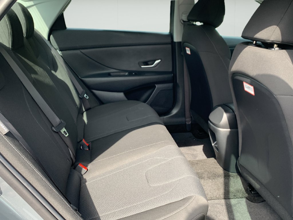 Used 2026 Hyundai Elantra SE FWD image 38
