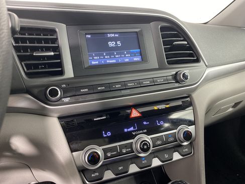 Used 2020 Hyundai Elantra SE FWD image 27