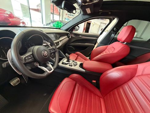 Used 2023 Alfa Romeo Stelvio Veloce AWD/4WD image 25